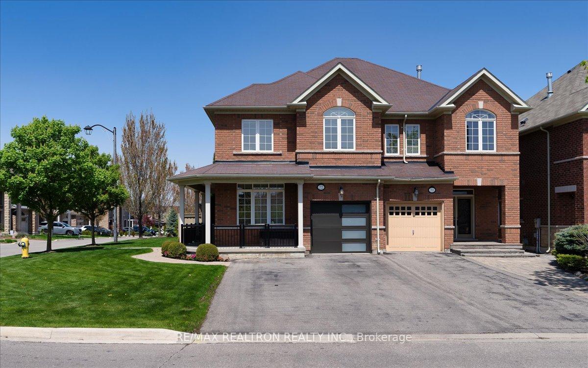 Photo 2 of 72 White Spruce Crescent, Vaughan, Patterson — HOMEH