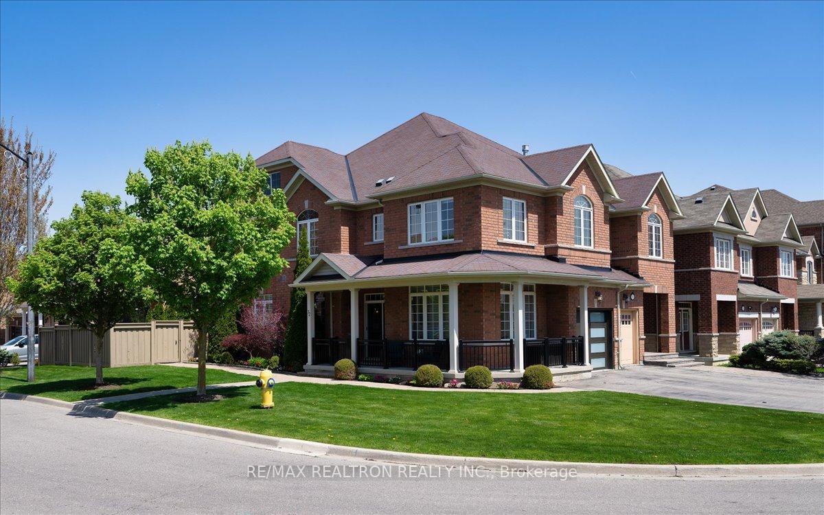 Photo 6 of 72 White Spruce Crescent, Vaughan, Patterson — HOMEH