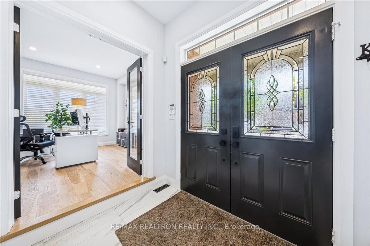 Photo 17 of 72 White Spruce Crescent, Vaughan, Patterson — HOMEH