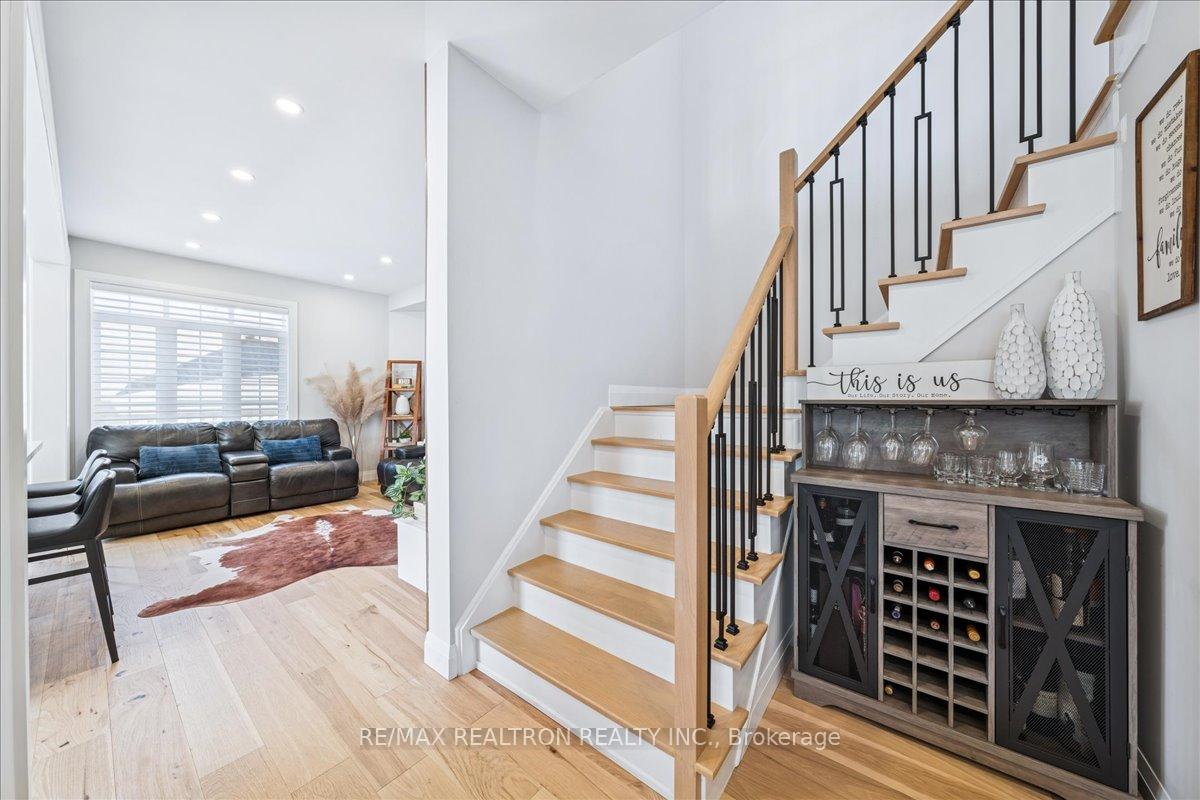 Photo 31 of 72 White Spruce Crescent, Vaughan, Patterson — HOMEH
