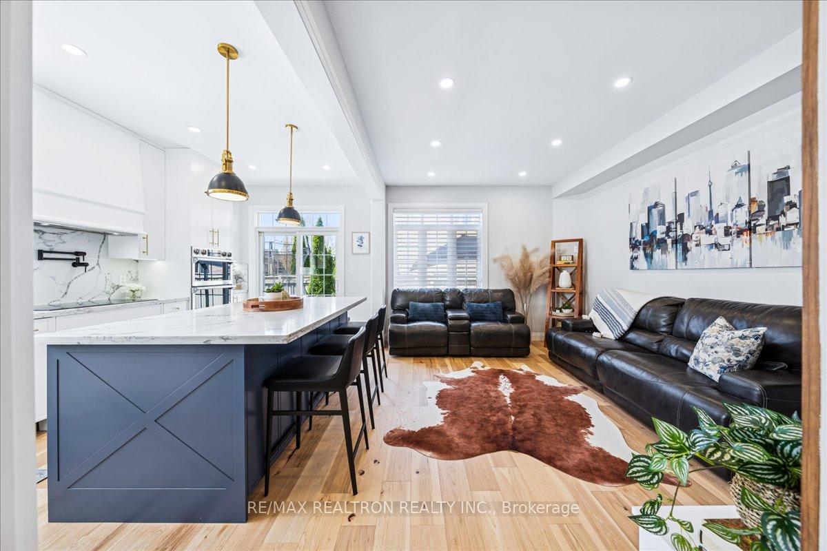 Photo 32 of 72 White Spruce Crescent, Vaughan, Patterson — HOMEH