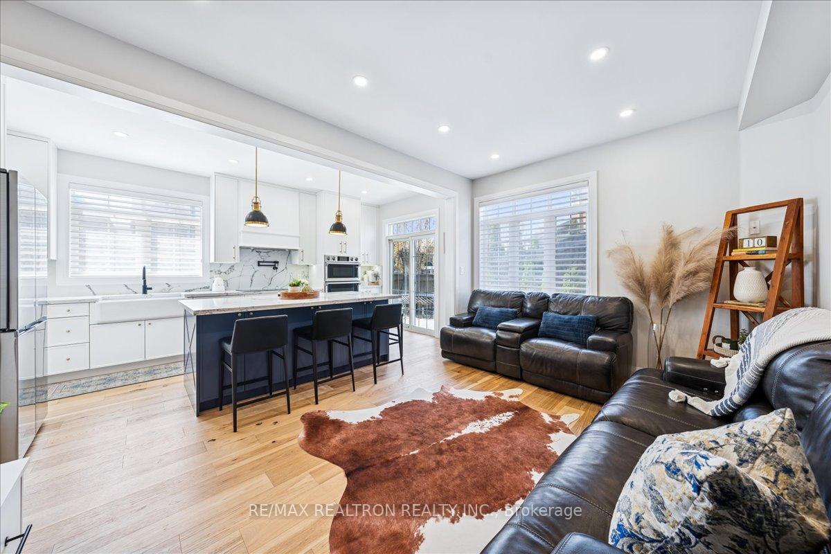 Photo 14 of 72 White Spruce Crescent, Vaughan, Patterson — HOMEH