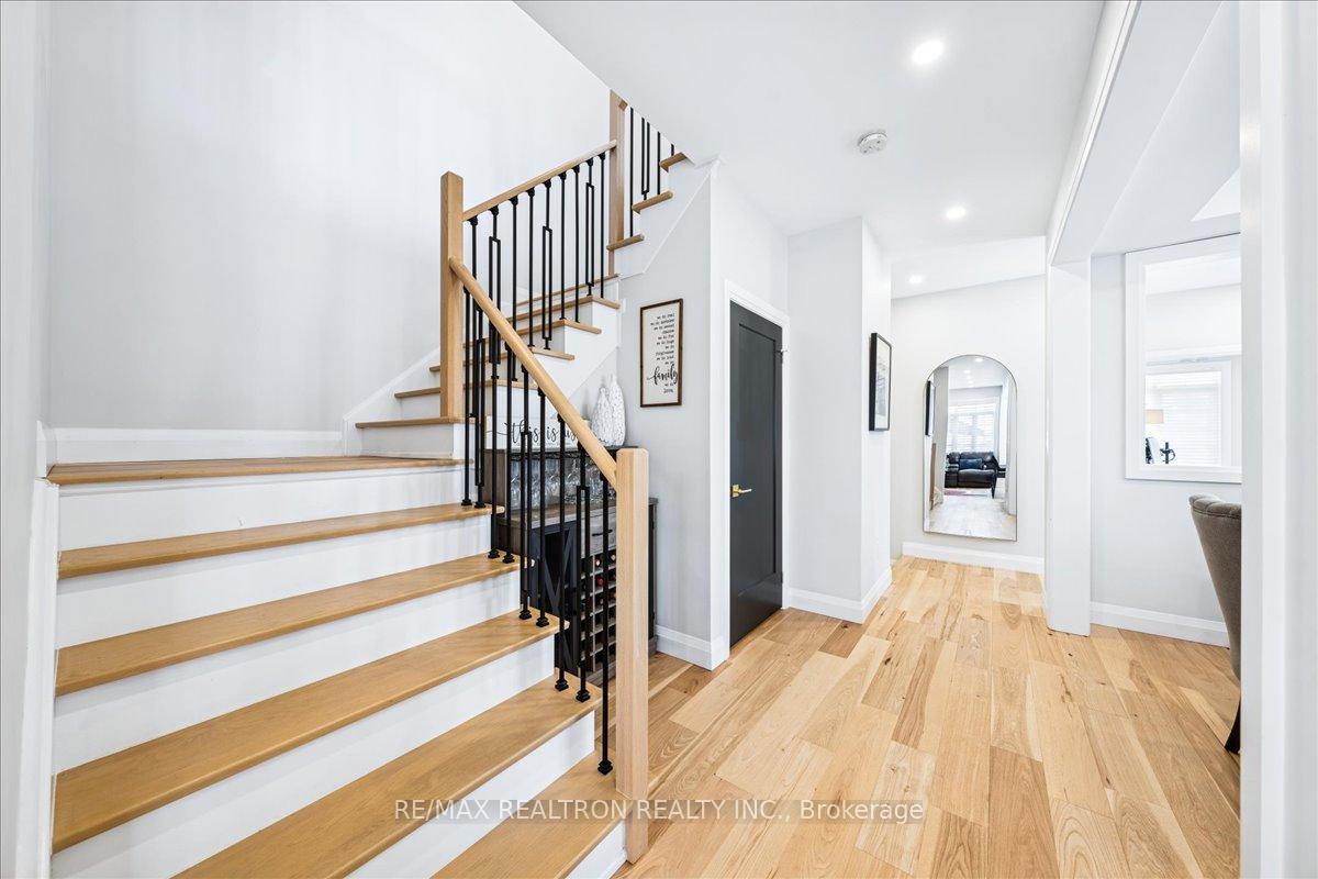 Photo 21 of 72 White Spruce Crescent, Vaughan, Patterson — HOMEH