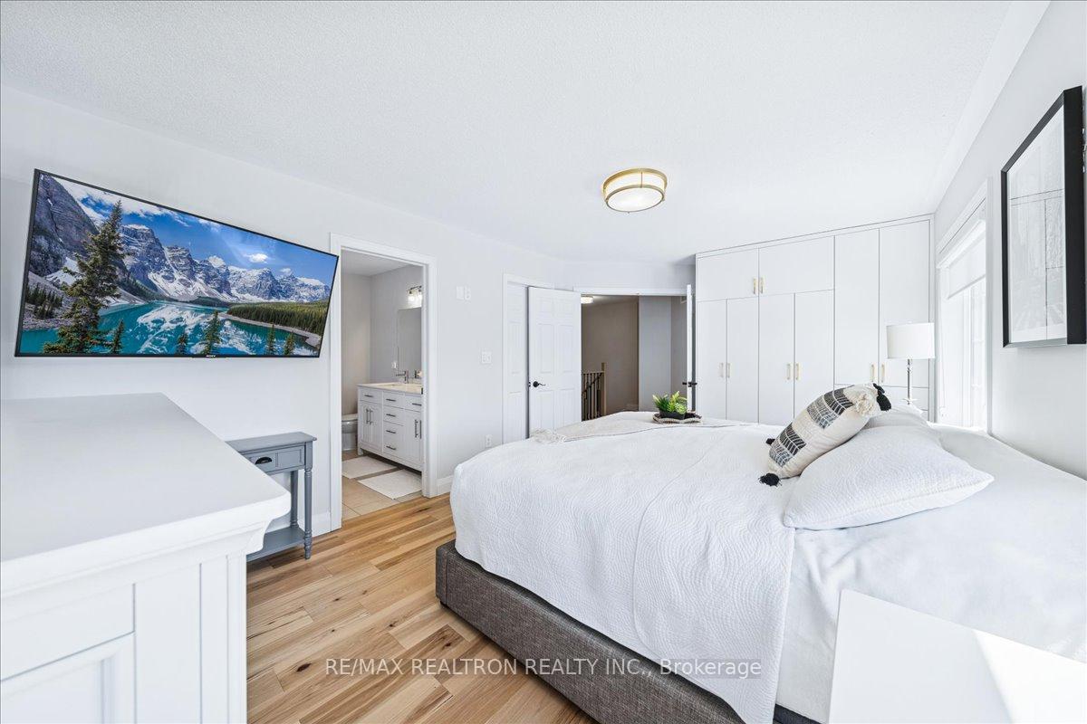 Photo 18 of 72 White Spruce Crescent, Vaughan, Patterson — HOMEH