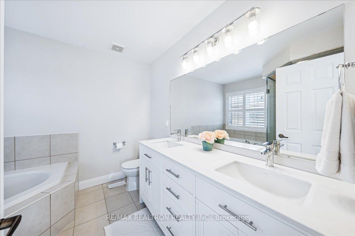 Photo 20 of 72 White Spruce Crescent, Vaughan, Patterson — HOMEH
