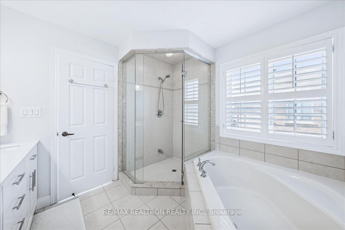 Photo 22 of 72 White Spruce Crescent, Vaughan, Patterson — HOMEH