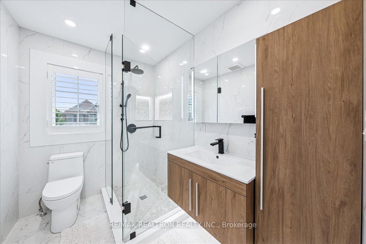 Photo 23 of 72 White Spruce Crescent, Vaughan, Patterson — HOMEH