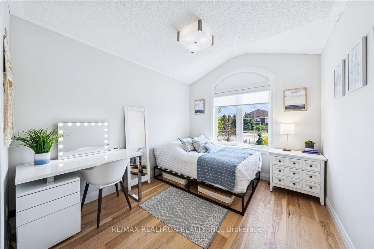 Photo 26 of 72 White Spruce Crescent, Vaughan, Patterson — HOMEH