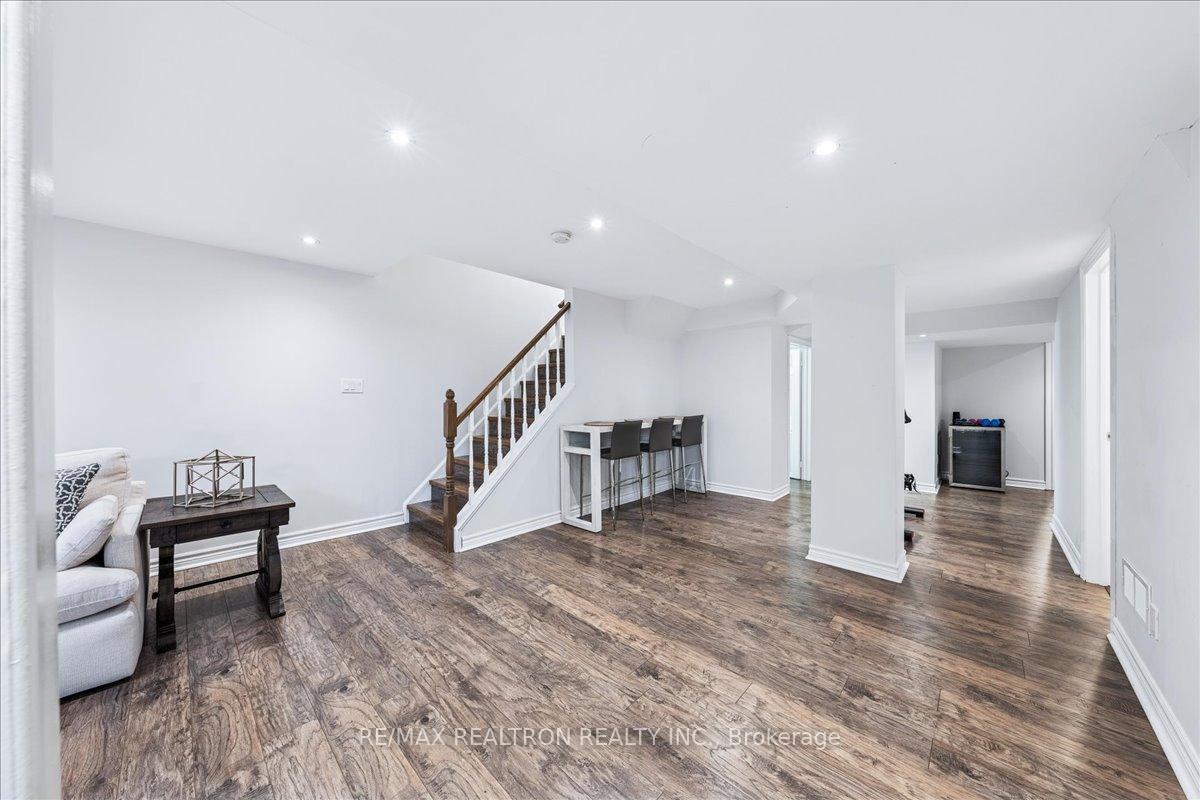 Photo 38 of 72 White Spruce Crescent, Vaughan, Patterson — HOMEH
