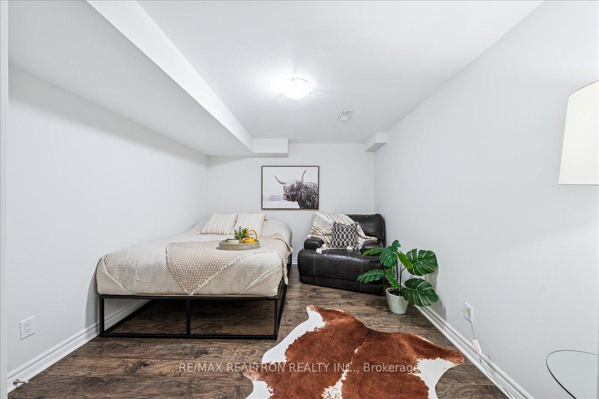 Photo 33 of 72 White Spruce Crescent, Vaughan, Patterson — HOMEH