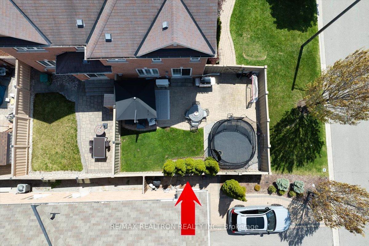Photo 43 of 72 White Spruce Crescent, Vaughan, Patterson — HOMEH