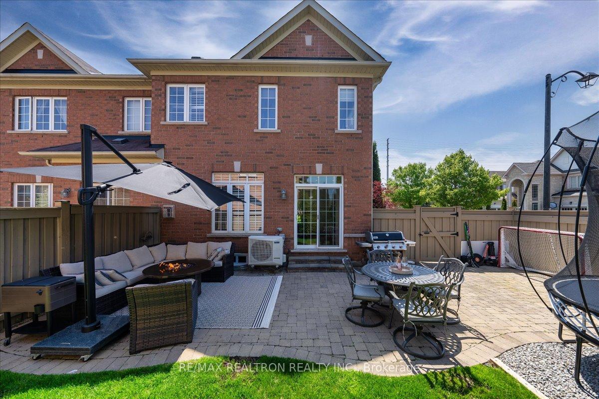 Photo 47 of 72 White Spruce Crescent, Vaughan, Patterson — HOMEH