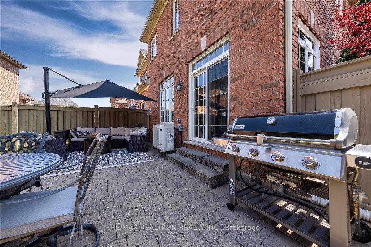 Photo 44 of 72 White Spruce Crescent, Vaughan, Patterson — HOMEH