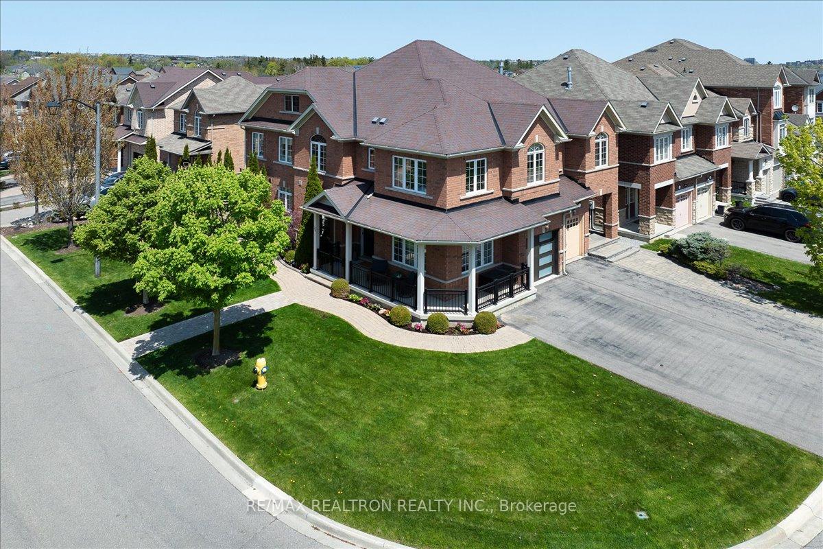 Photo 41 of 72 White Spruce Crescent, Vaughan, Patterson — HOMEH