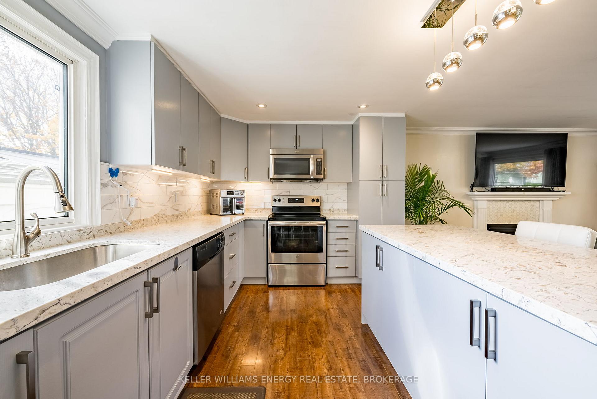 Photo 8 of 137 Wilmot Trail, Clarington, Newcastle — HOMEH