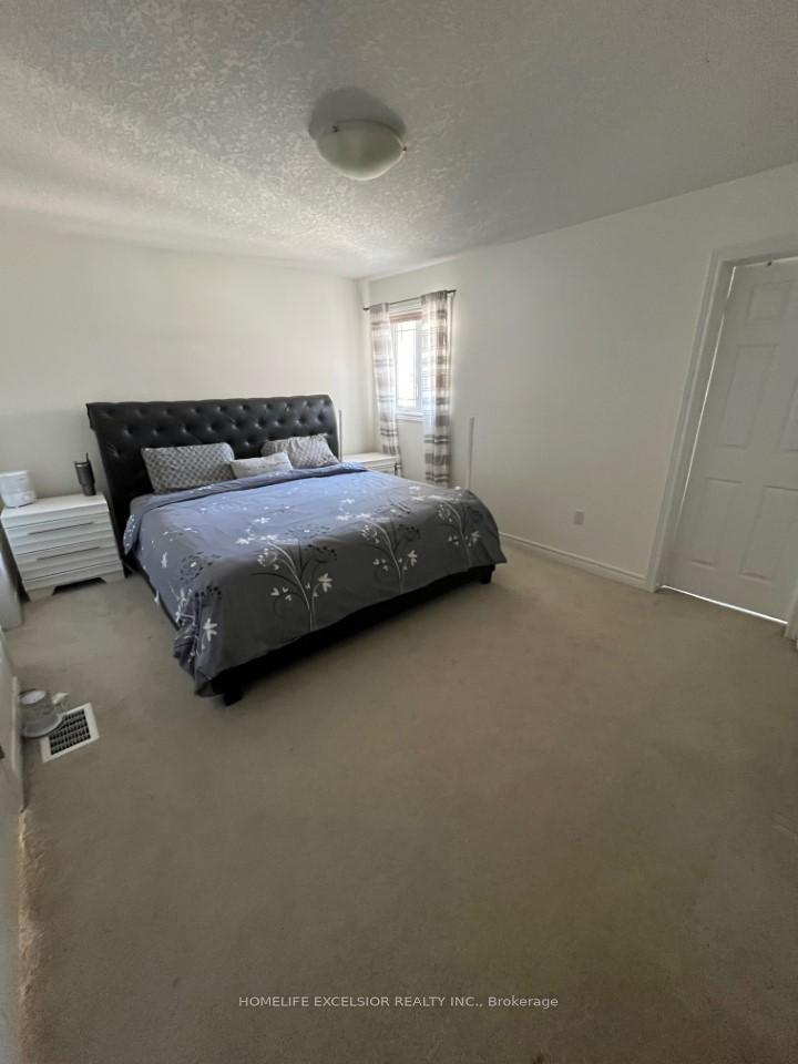 Photo 5 of 101 Oakes Crescent, Guelph, Grange Road — HOMEH