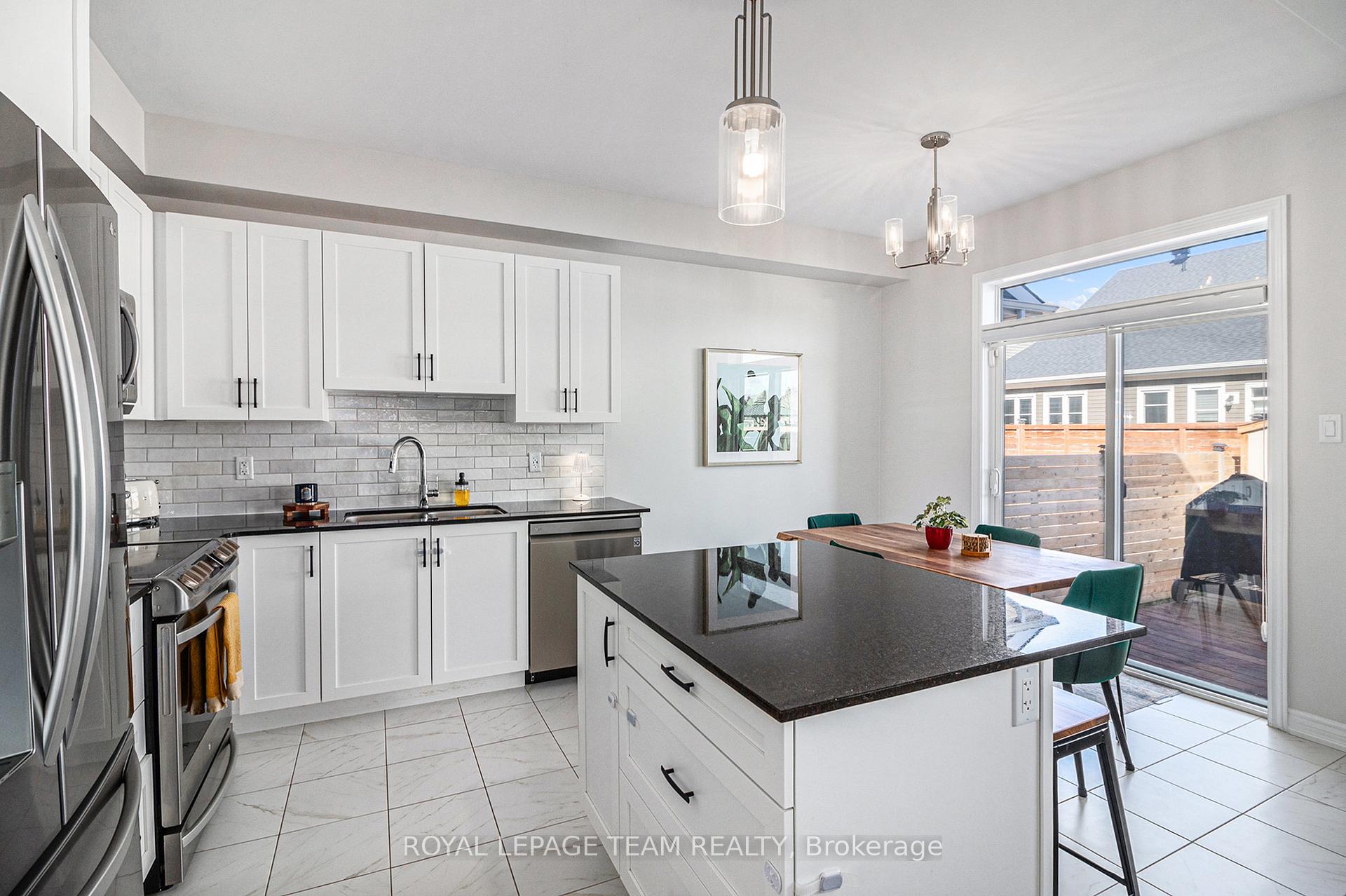 Photo 27 of 53 Pelham Crescent, Ottawa, Goulbourn Twp From Franktown Rd/South To Rideau — HOMEH