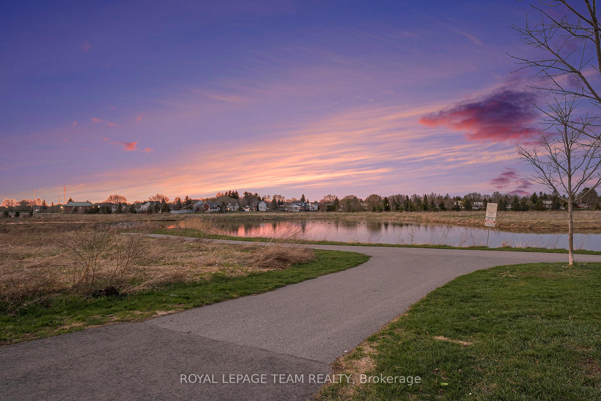 Photo 30 of 53 Pelham Crescent, Ottawa, Goulbourn Twp From Franktown Rd/South To Rideau — HOMEH