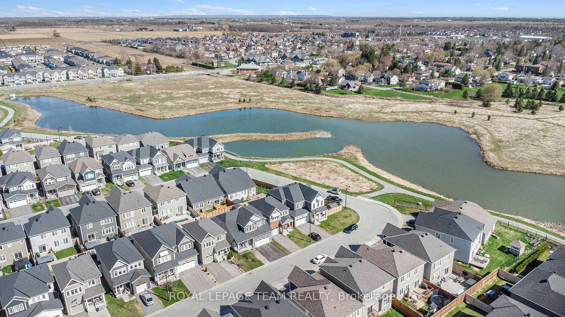 Photo 28 of 53 Pelham Crescent, Ottawa, Goulbourn Twp From Franktown Rd/South To Rideau — HOMEH