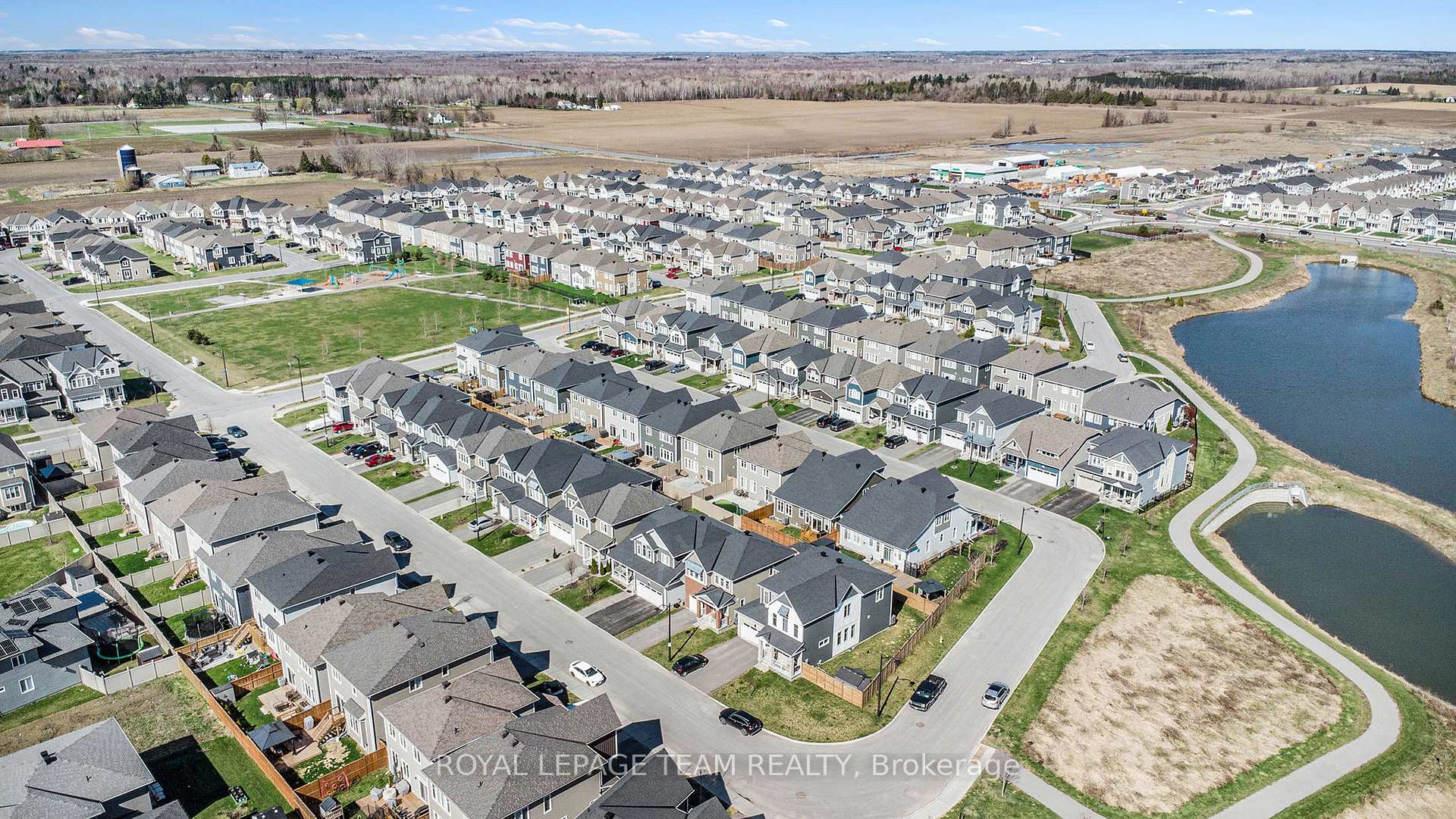 Photo 25 of 53 Pelham Crescent, Ottawa, Goulbourn Twp From Franktown Rd/South To Rideau — HOMEH