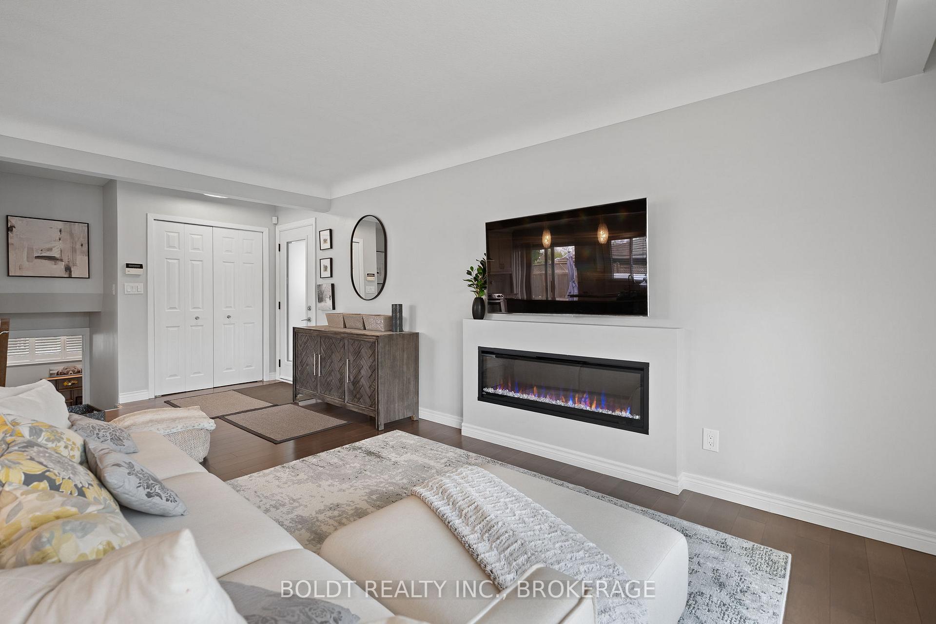 Photo 14 of 53 Regent Drive, St. Catharines, Vine/Linwell — HOMEH