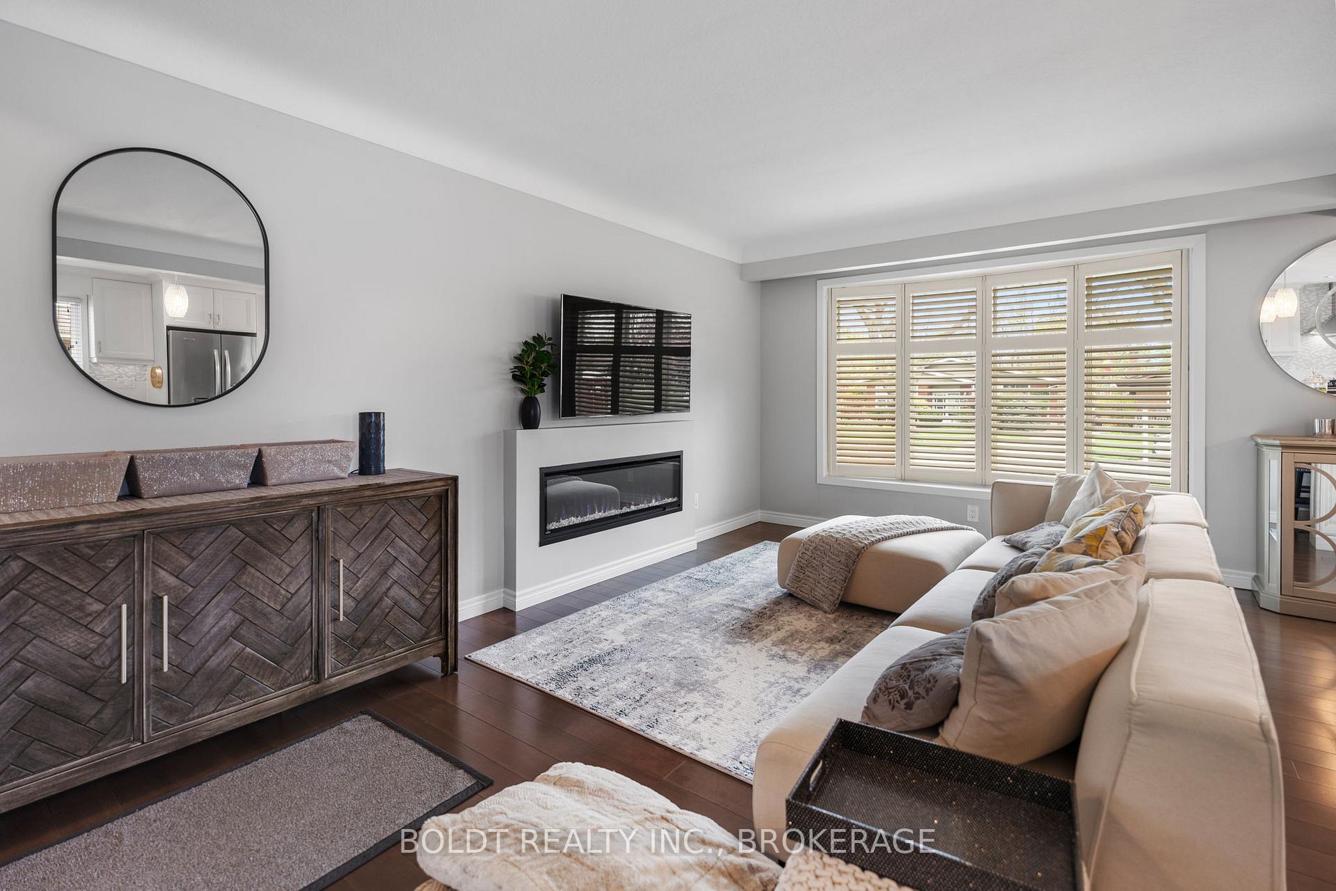 Photo 16 of 53 Regent Drive, St. Catharines, Vine/Linwell — HOMEH