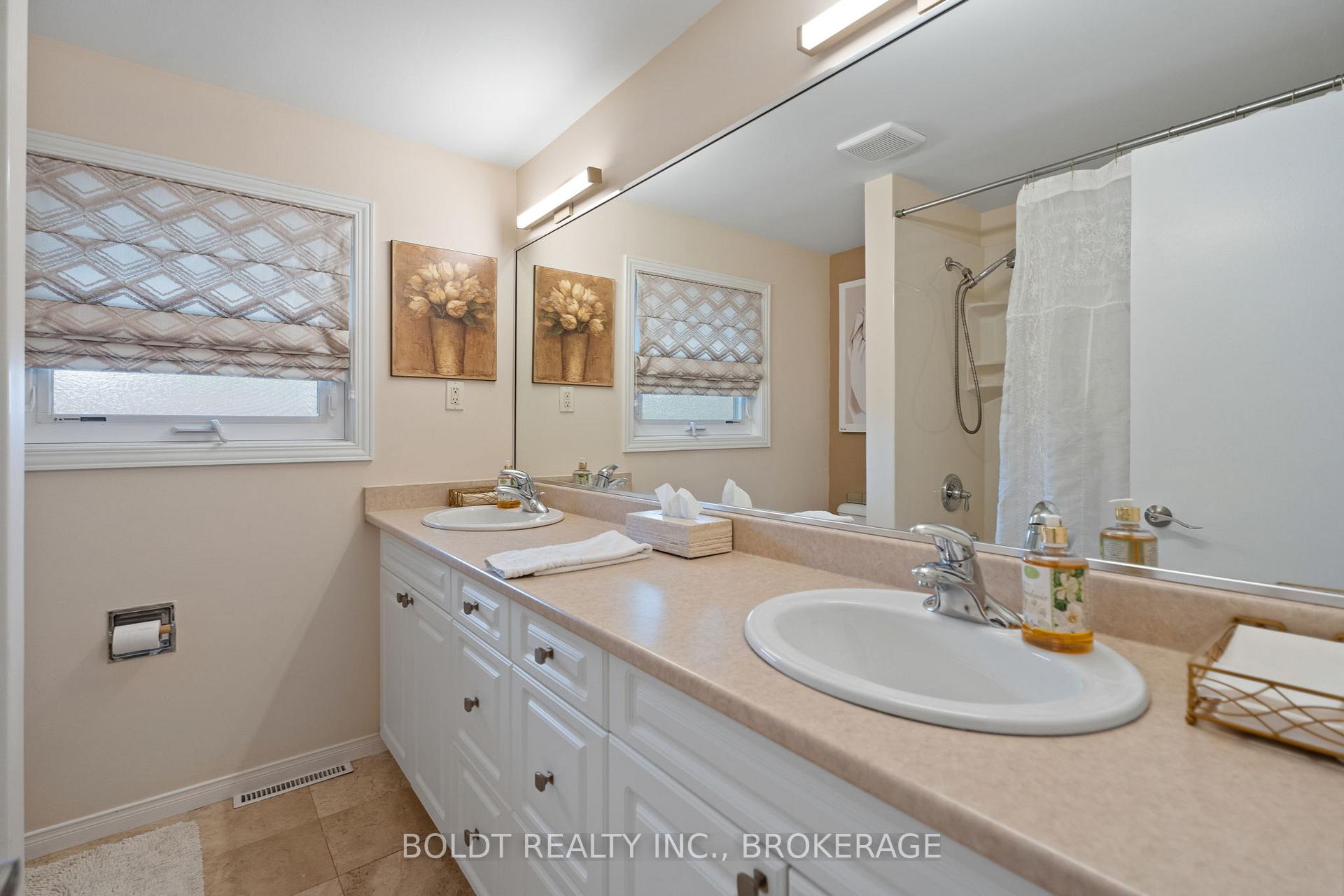 Photo 18 of 53 Regent Drive, St. Catharines, Vine/Linwell — HOMEH