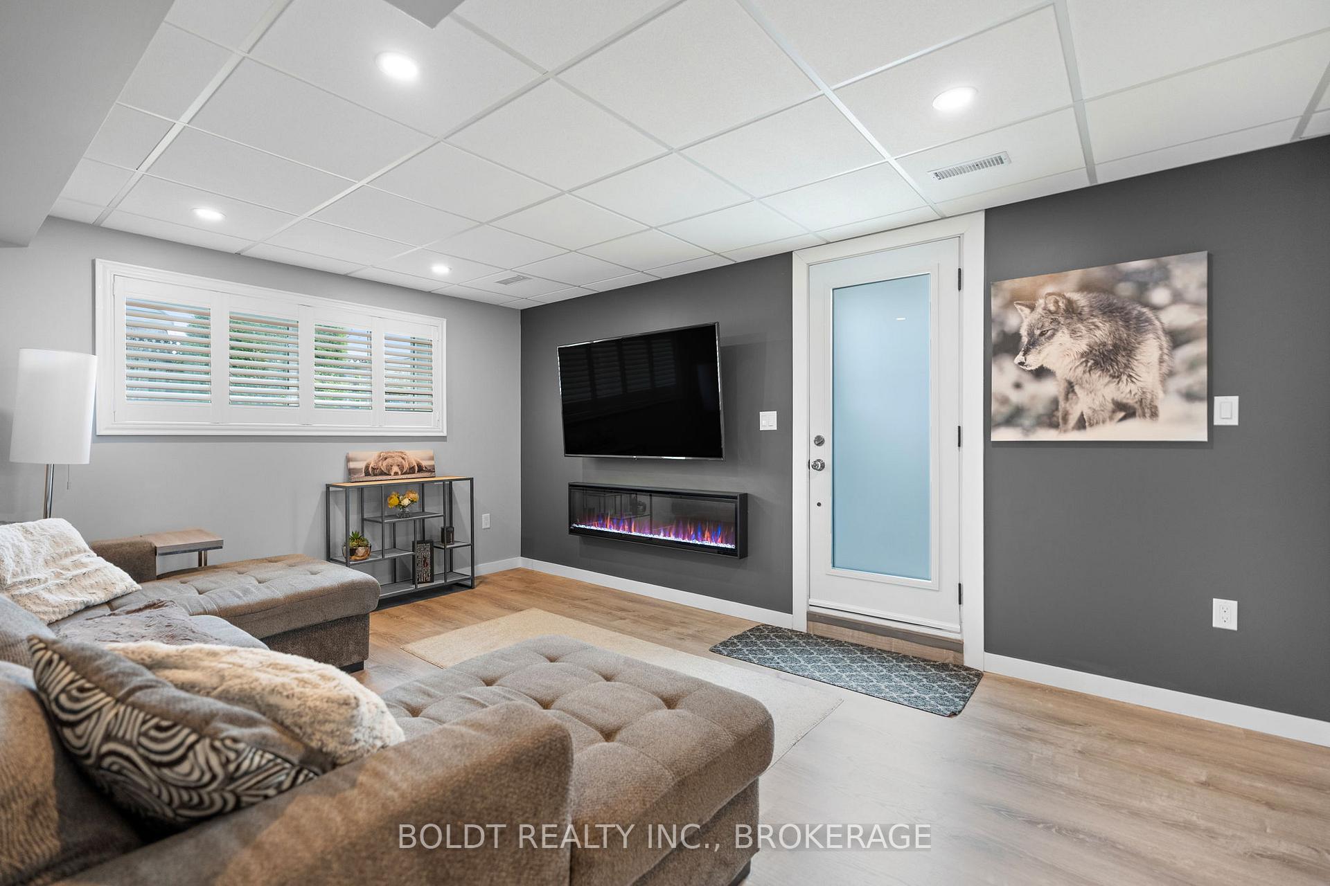Photo 19 of 53 Regent Drive, St. Catharines, Vine/Linwell — HOMEH