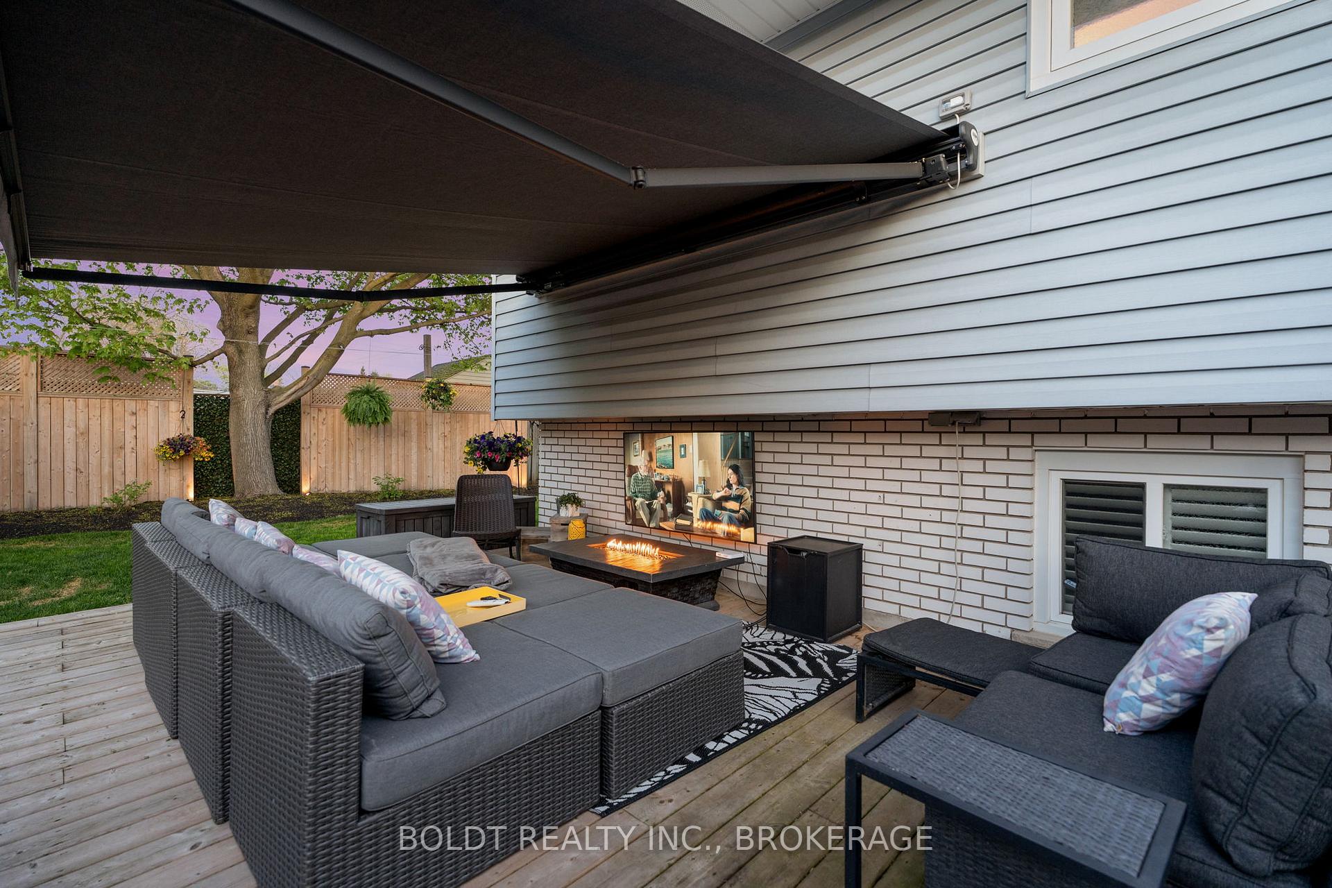 Photo 23 of 53 Regent Drive, St. Catharines, Vine/Linwell — HOMEH