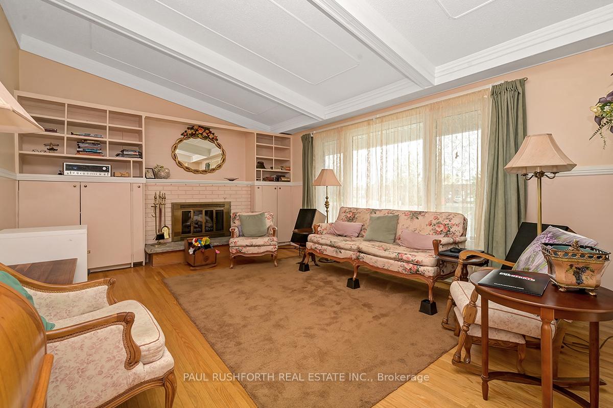 Photo 12 of 1433 Duford Dr, Ottawa, Bilberry Creek/Queenswood Heights — HOMEH