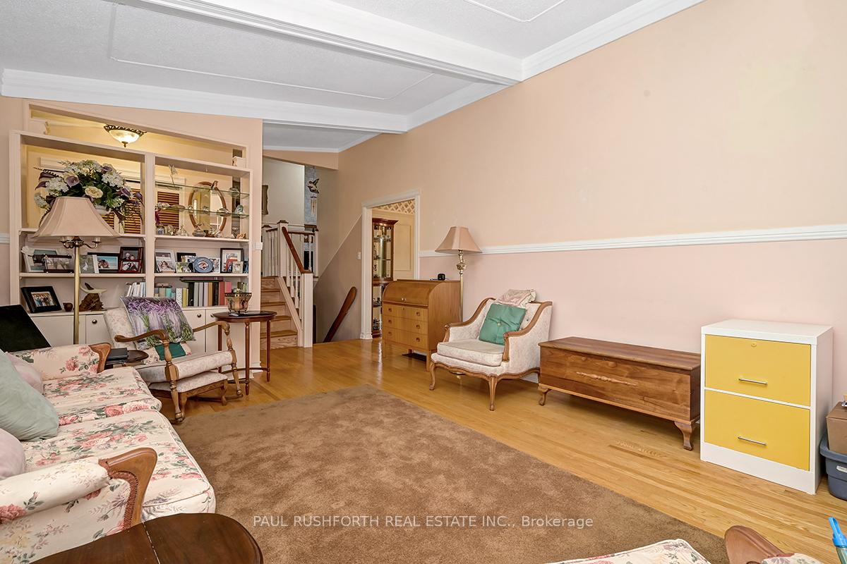 Photo 2 of 1433 Duford Dr, Ottawa, Bilberry Creek/Queenswood Heights — HOMEH
