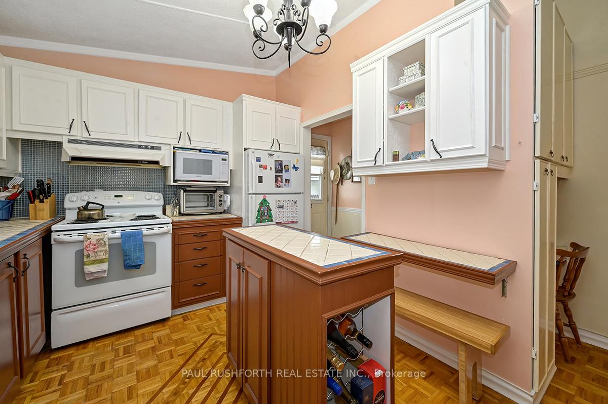 Photo 3 of 1433 Duford Dr, Ottawa, Bilberry Creek/Queenswood Heights — HOMEH