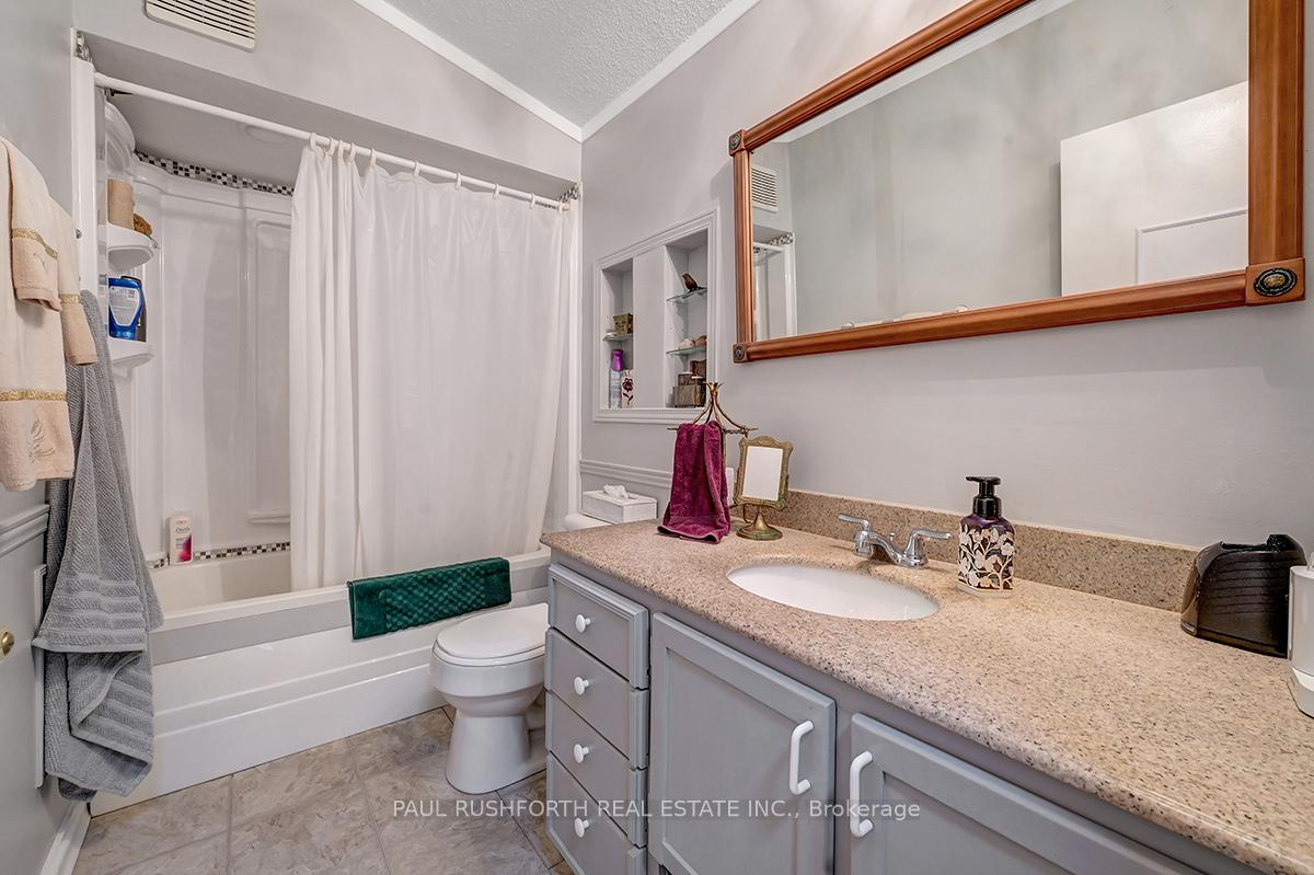 Photo 15 of 1433 Duford Dr, Ottawa, Bilberry Creek/Queenswood Heights — HOMEH