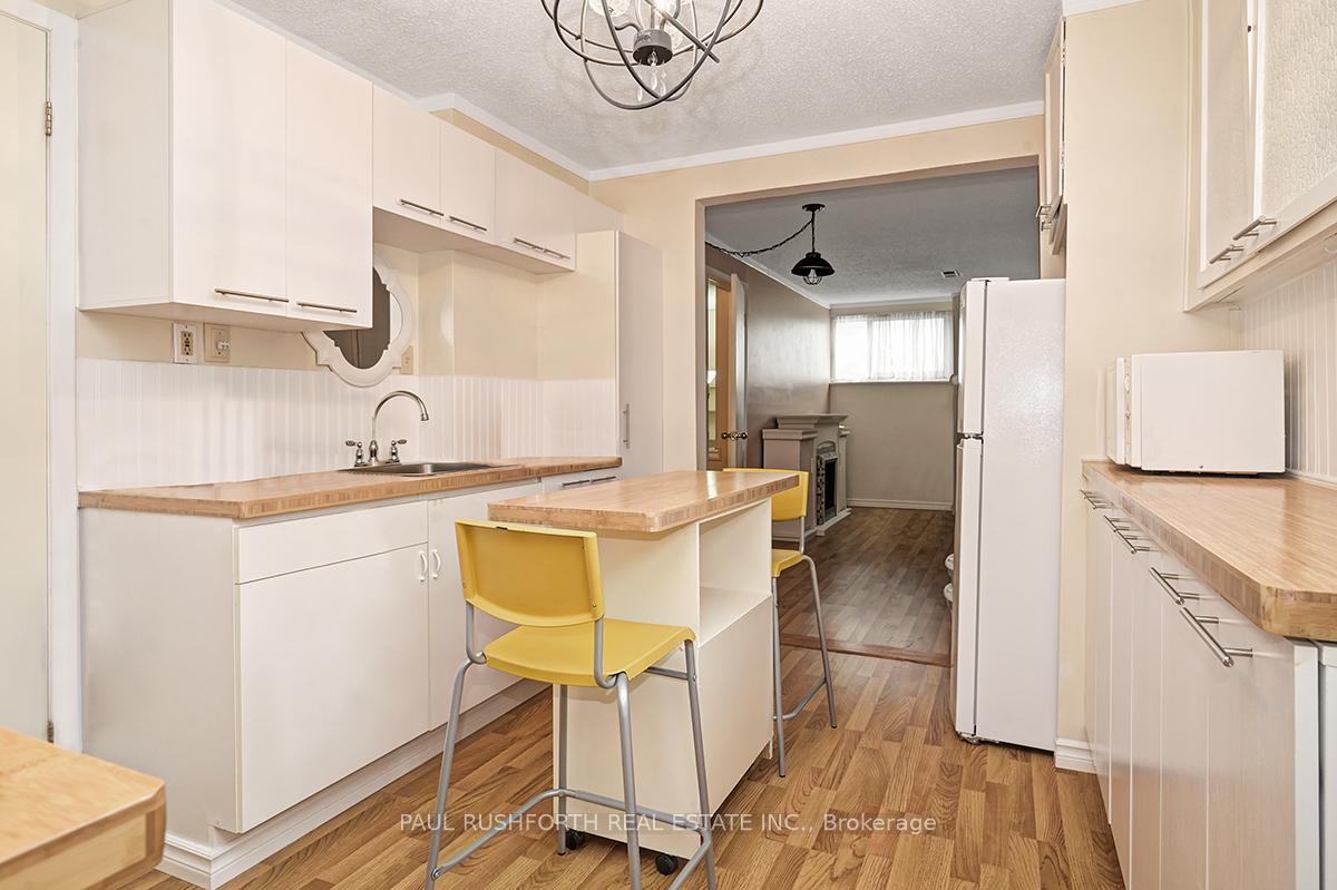 Photo 4 of 1433 Duford Dr, Ottawa, Bilberry Creek/Queenswood Heights — HOMEH
