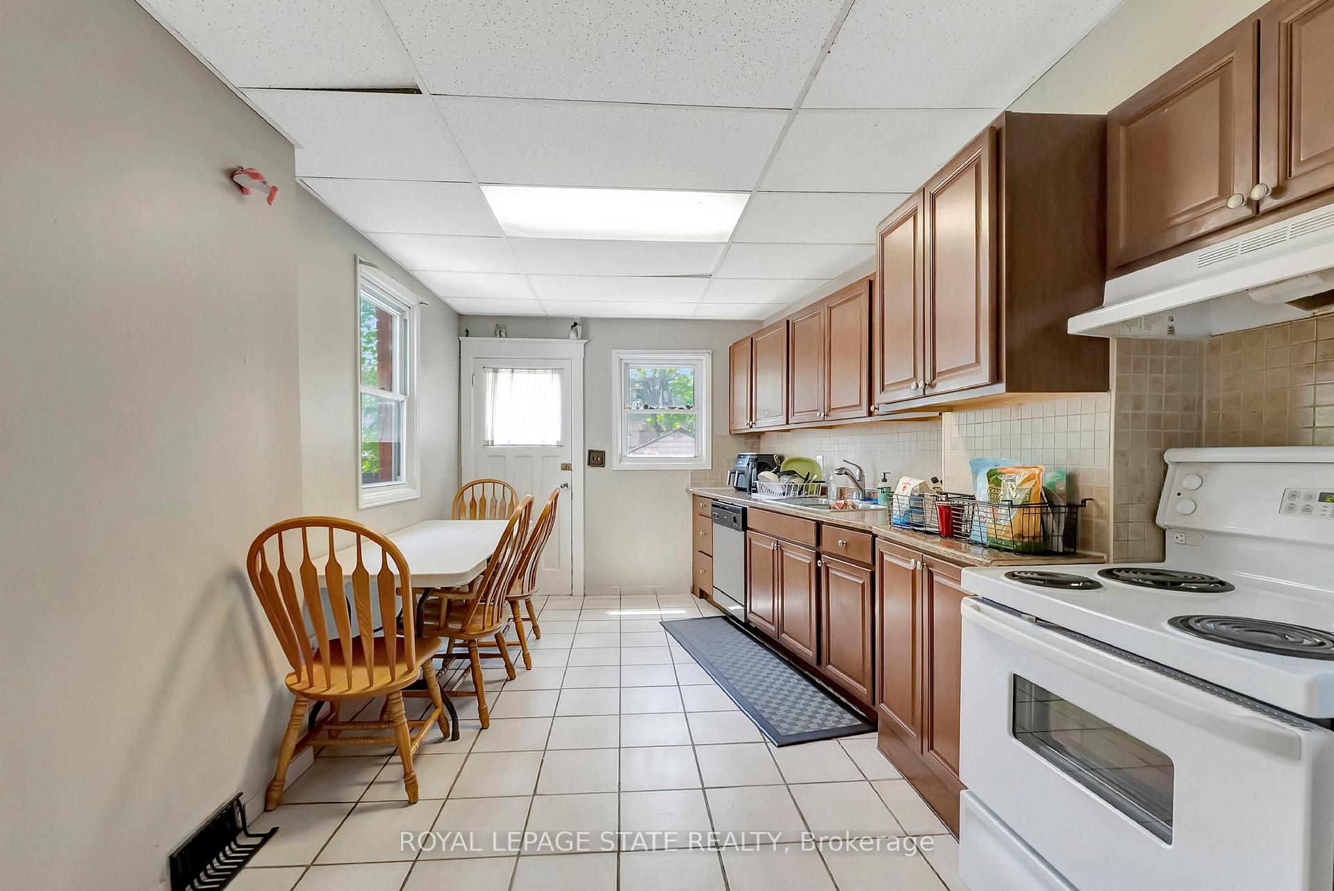 Photo 8 of 1121 King Street W, Hamilton, Westdale — HOMEH