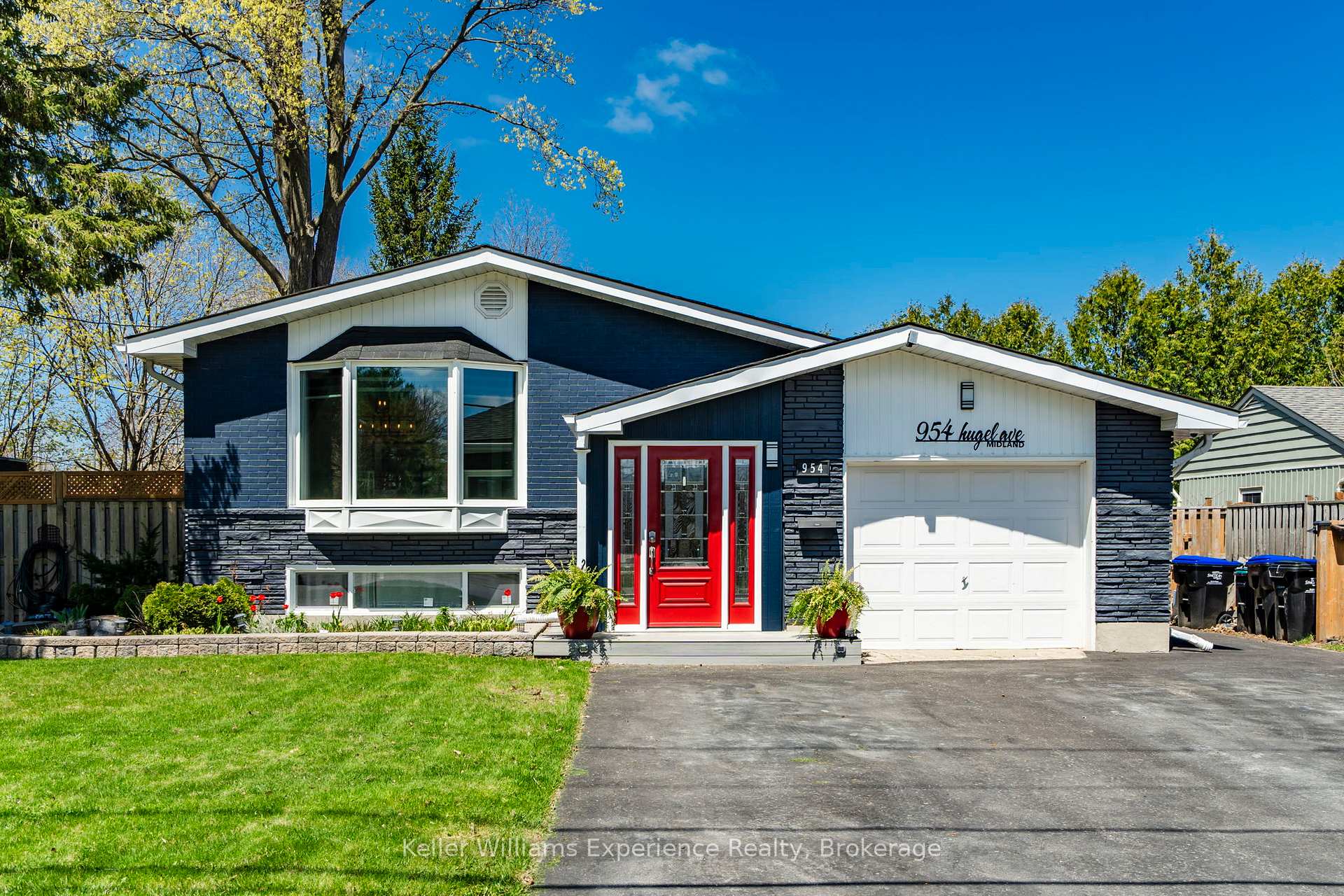 Photo 2 of 954 Hugel Avenue, Midland — HOMEH