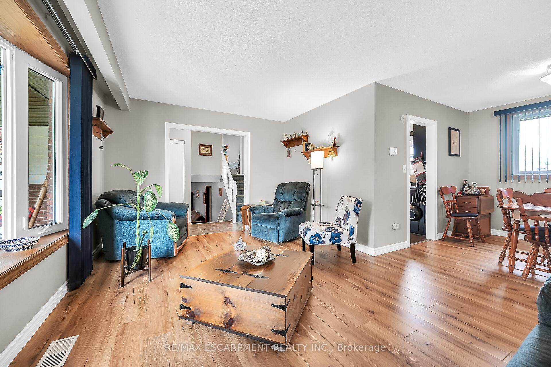 Photo 2 of 16 Hewitt Drive, Haldimand — HOMEH