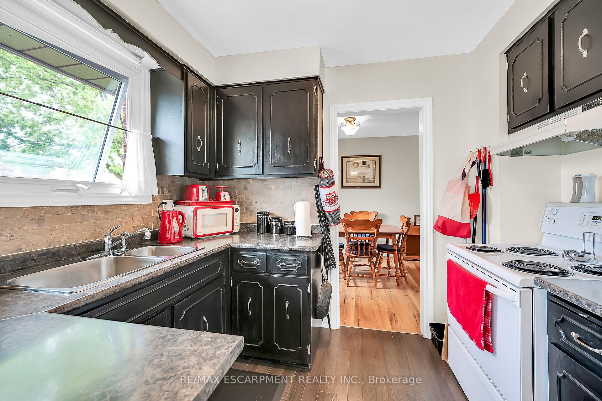 Photo 4 of 16 Hewitt Drive, Haldimand — HOMEH