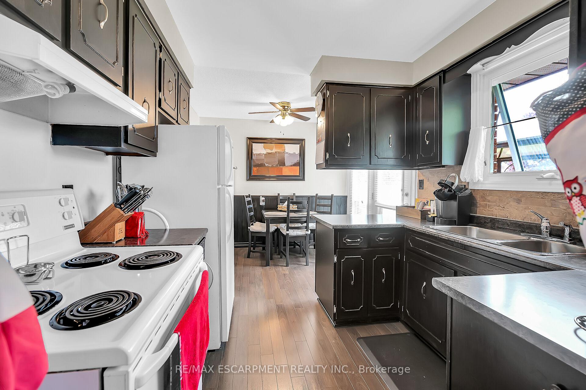 Photo 3 of 16 Hewitt Drive, Haldimand — HOMEH