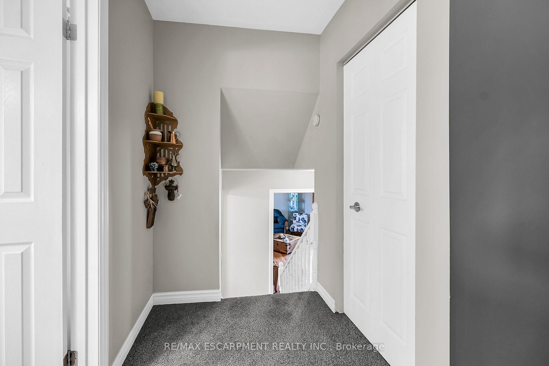 Photo 11 of 16 Hewitt Drive, Haldimand — HOMEH