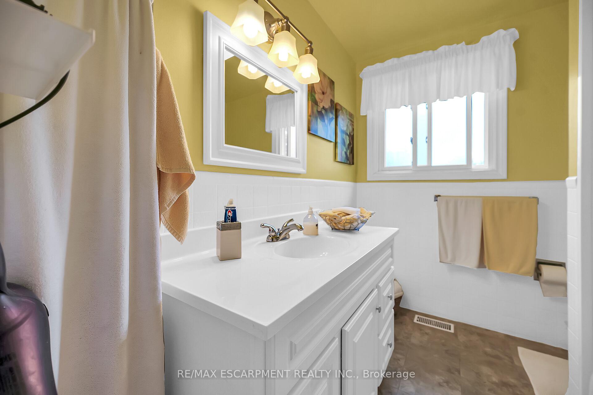 Photo 22 of 16 Hewitt Drive, Haldimand — HOMEH
