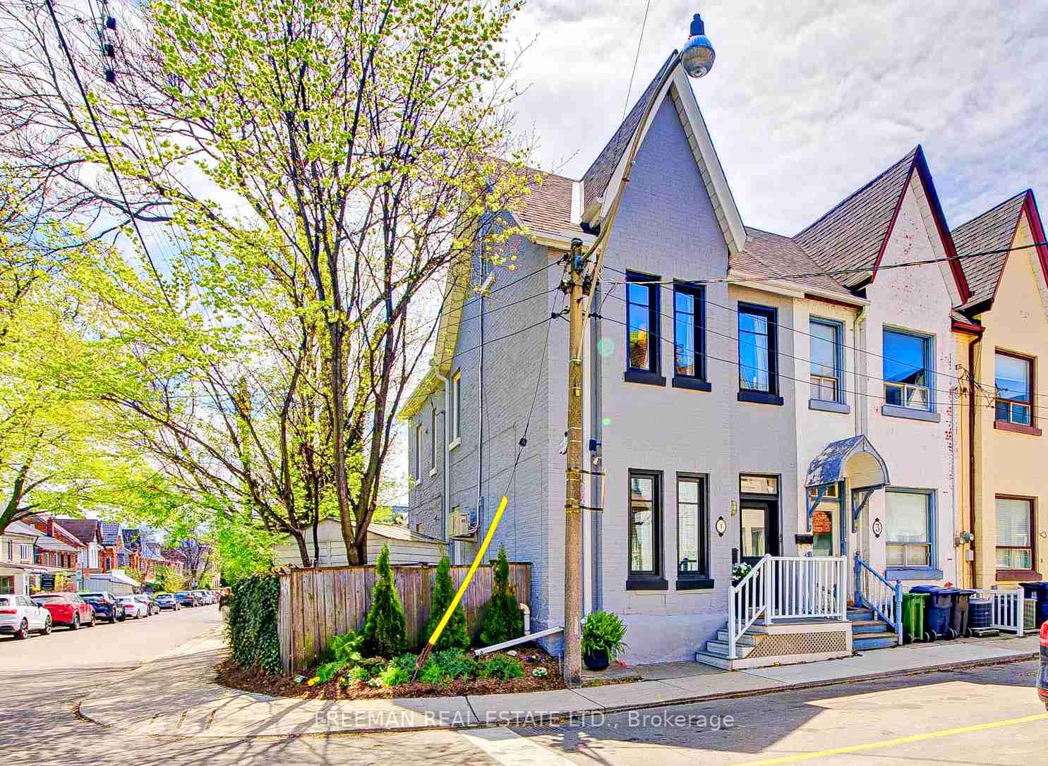 Photo 1 of 1 Andrews Avenue, Toronto, Trinity-Bellwoods — HOMEH