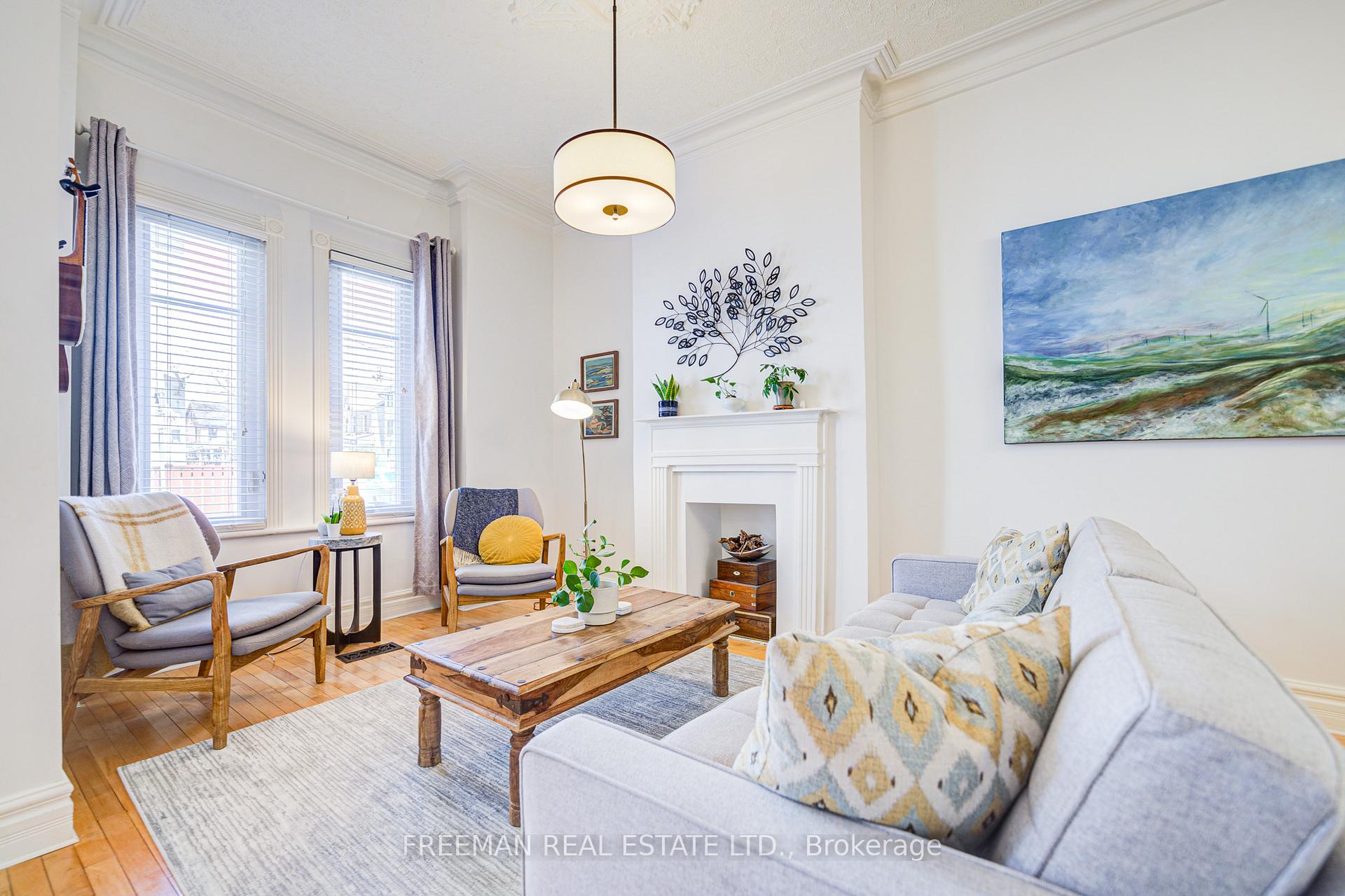 Photo 3 of 1 Andrews Avenue, Toronto, Trinity-Bellwoods — HOMEH