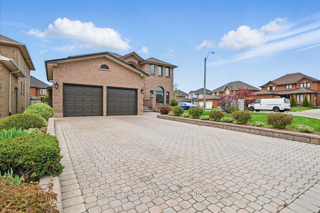 Photo 2 of 3 Knights Court, Hamilton, Lisgar — HOMEH