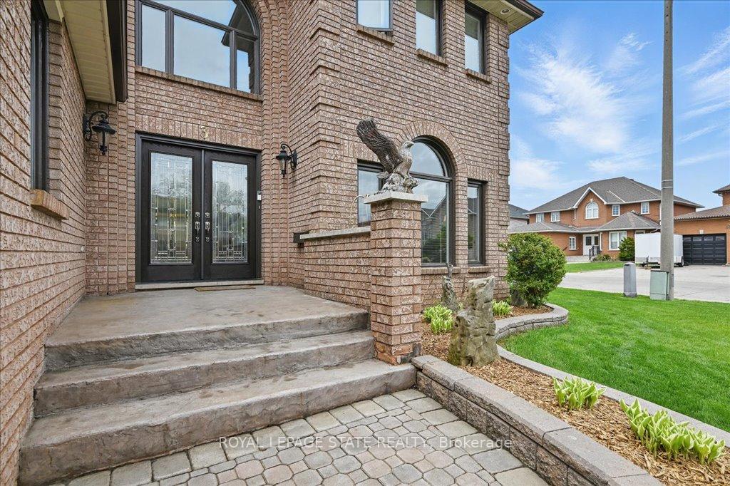 Photo 12 of 3 Knights Court, Hamilton, Lisgar — HOMEH