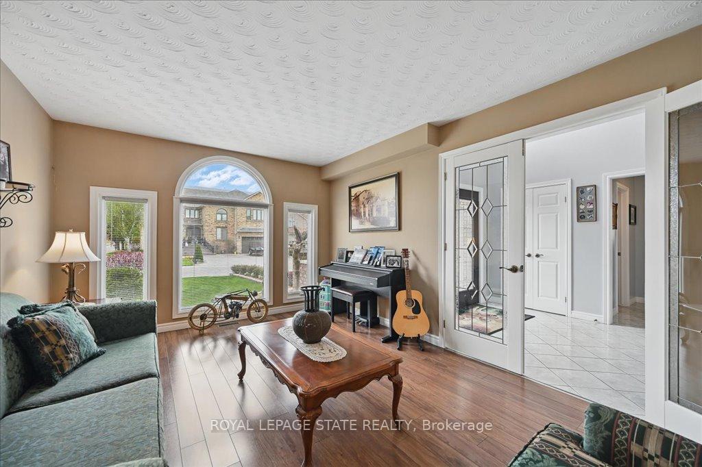 Photo 9 of 3 Knights Court, Hamilton, Lisgar — HOMEH