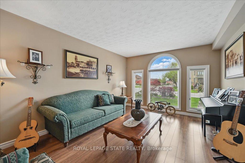 Photo 6 of 3 Knights Court, Hamilton, Lisgar — HOMEH