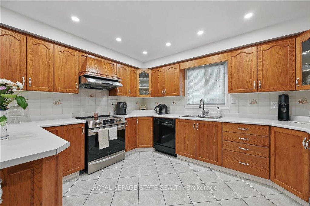 Photo 16 of 3 Knights Court, Hamilton, Lisgar — HOMEH