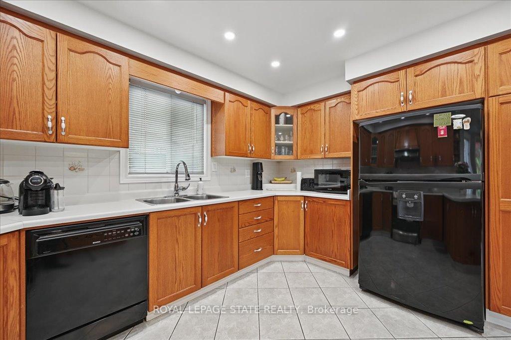 Photo 10 of 3 Knights Court, Hamilton, Lisgar — HOMEH