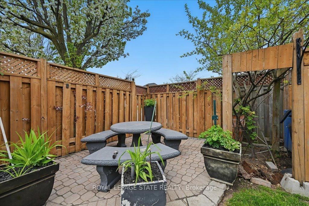 Photo 44 of 3 Knights Court, Hamilton, Lisgar — HOMEH